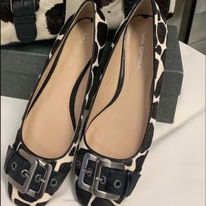 Women 8.5M Via Spiga Calf Hair Flat Shoes